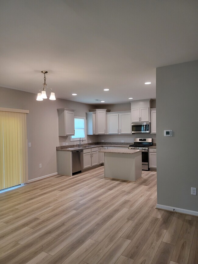 Foto del edificio - Room in Single Family Home on Tawny View Ln