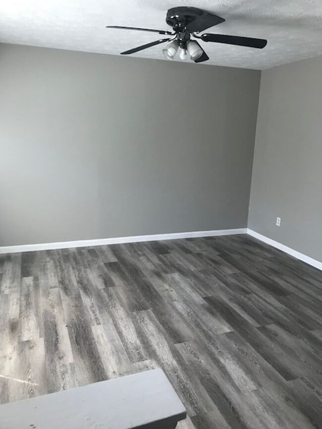 Building Photo - Coming Soon! Three Bedroom Townhome!!