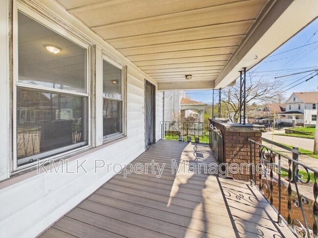 Building Photo - 429 Lovisa St