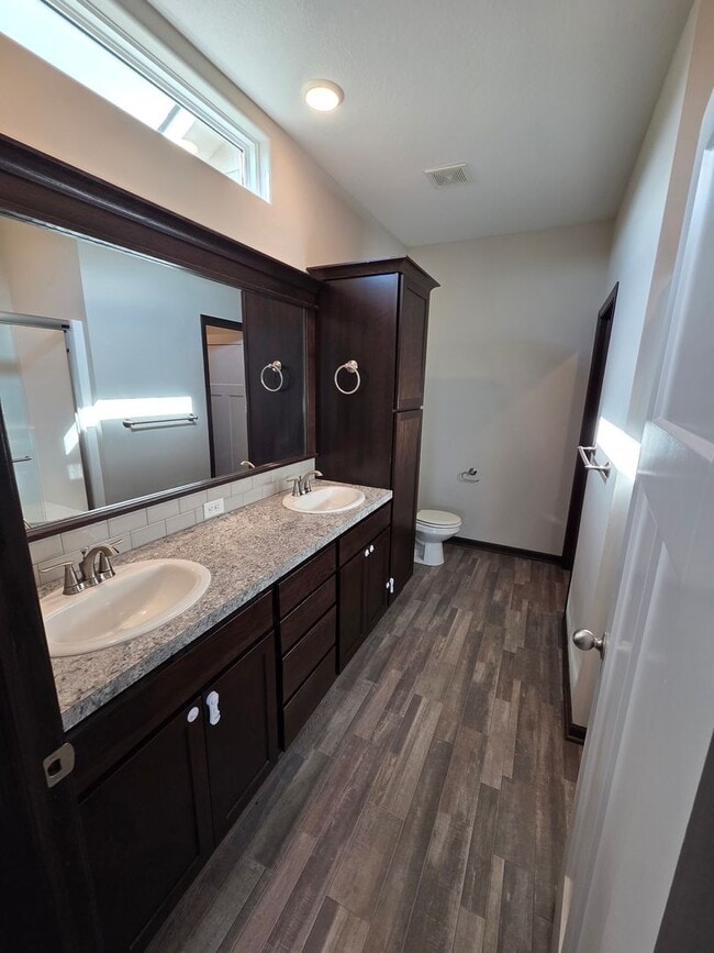 Building Photo - 1553 N Aster Cir