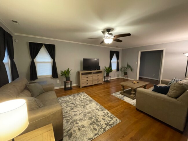 Foto del edificio - 219 Lakewood Dr