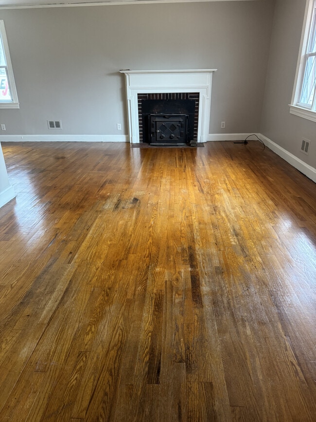 Building Photo - 230 Elaine Ave