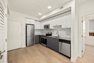 Building Photo - 500 Asher