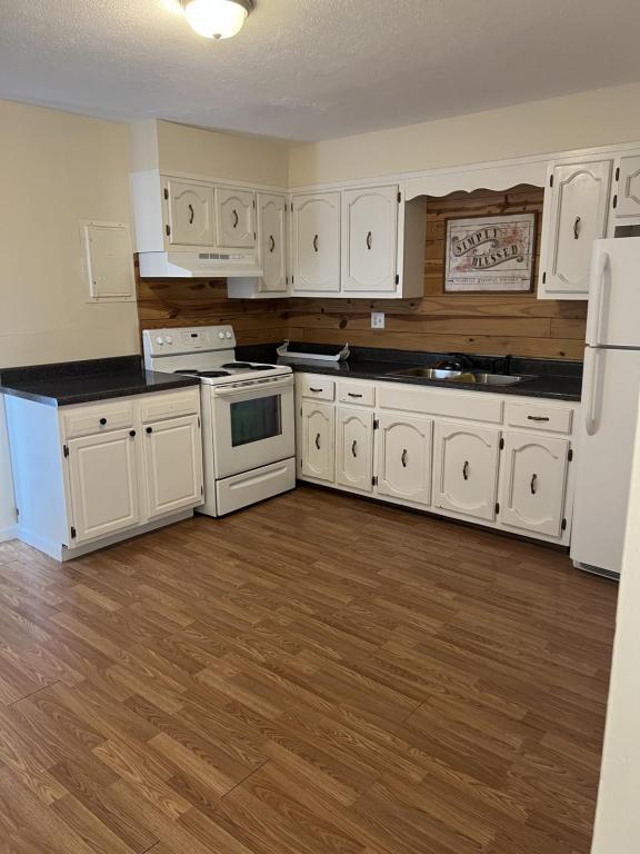 Building Photo - 1201 W Main St