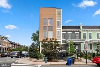 Building Photo - 471 Luray Pl NW