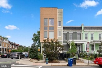 Building Photo - 471 Luray Pl NW