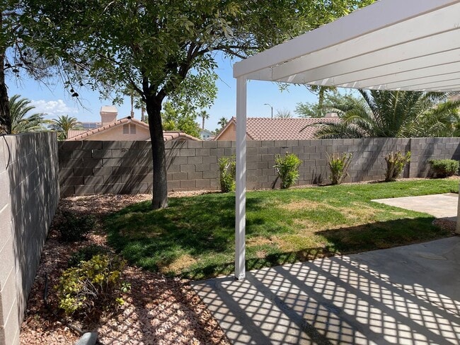 Building Photo - **GORGEOUS & MODEL PERFECT GREEN VALLEY 3 ...