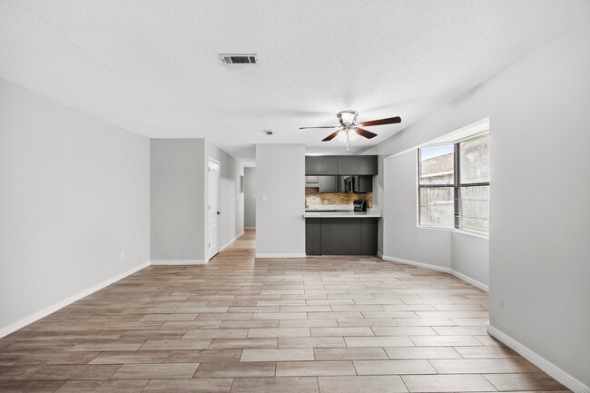 Foto del edificio - 3252 Cypress Ln