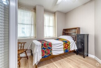 Building Photo - 1200 Country Club Dr