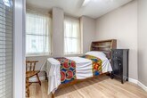 Foto principal - Updated 3 bedroom unit overlooking the Eas...