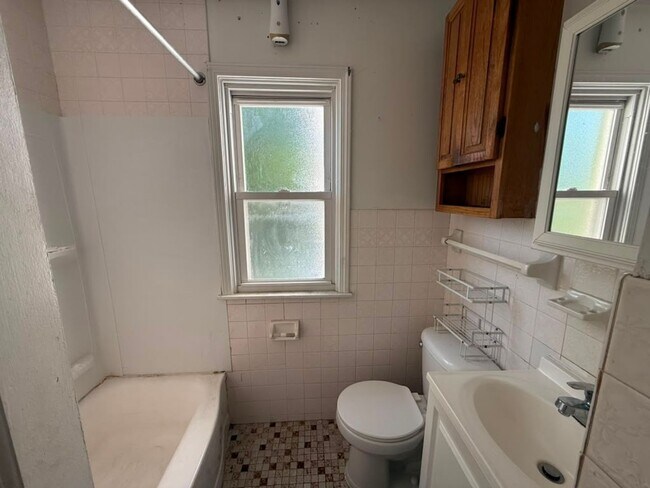 Foto del edificio - 3-BED, 1 BATH BEAUTIFUL SINGLE- FAMILY HOME IN MAPLE HEIGHTS!