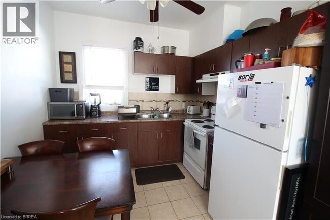 Building Photo - 62 Dundas St