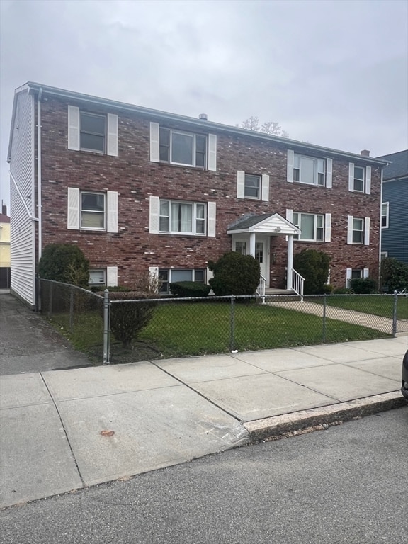 Building Photo - 33 Linden St