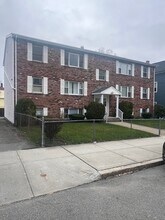Building Photo - 33 Linden St