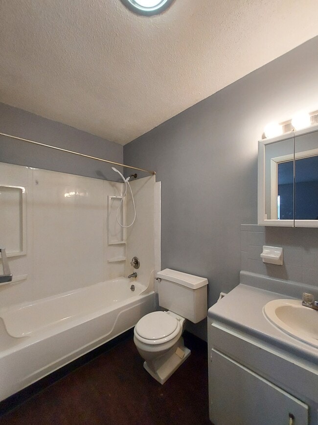 Building Photo - 197 Buckingham St