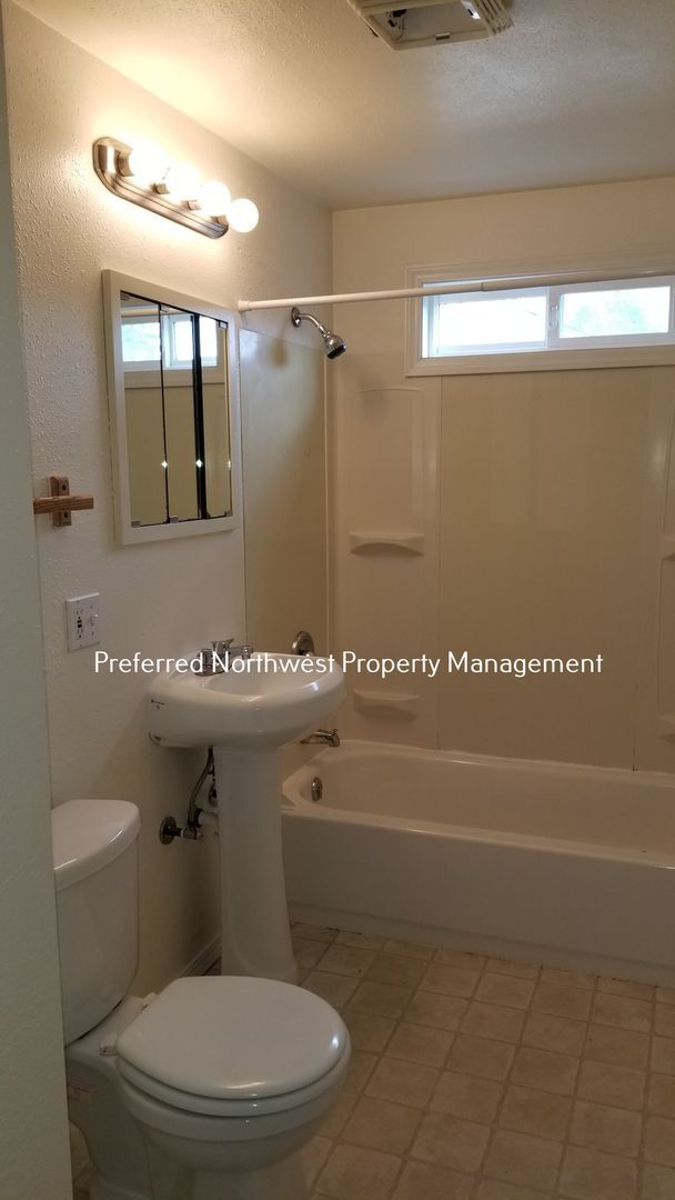 Foto del edificio - Newly Update 2 Bedroom House in River Road area
