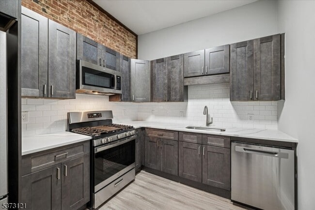 Building Photo - 28 W Main St