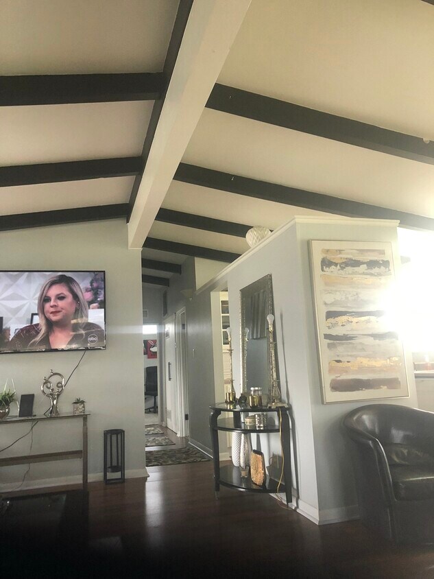 Foto principal - 5815 Chester Blvd