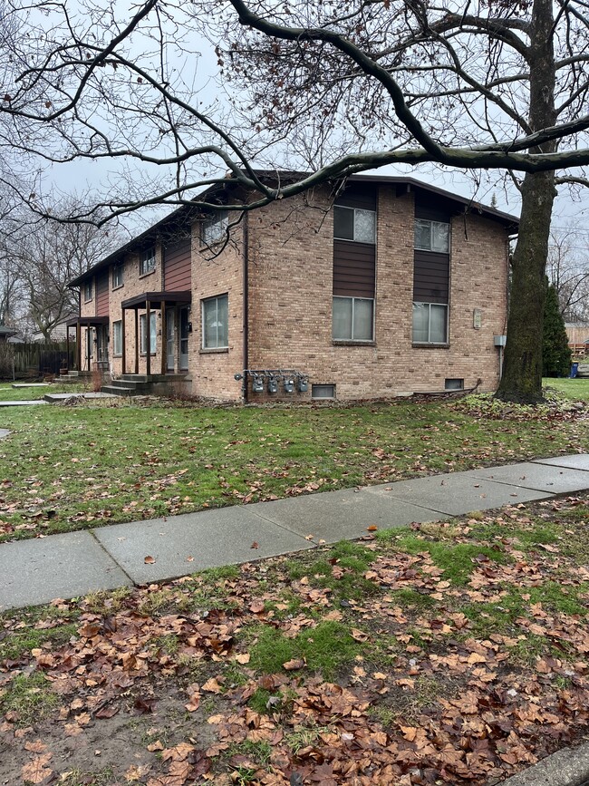 Building Photo - 1261 Northfield Ave NE