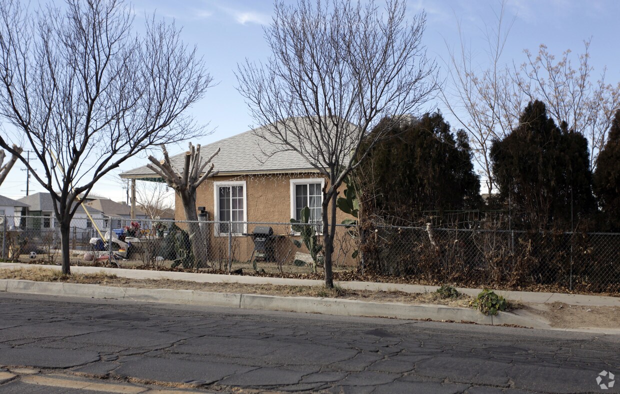 Foto del edificio - 701 Nancy Ave