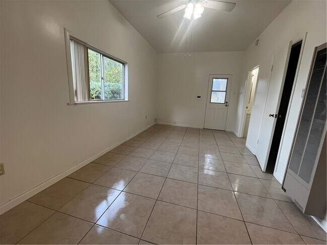 Building Photo - 11414 Loma Vista Dr