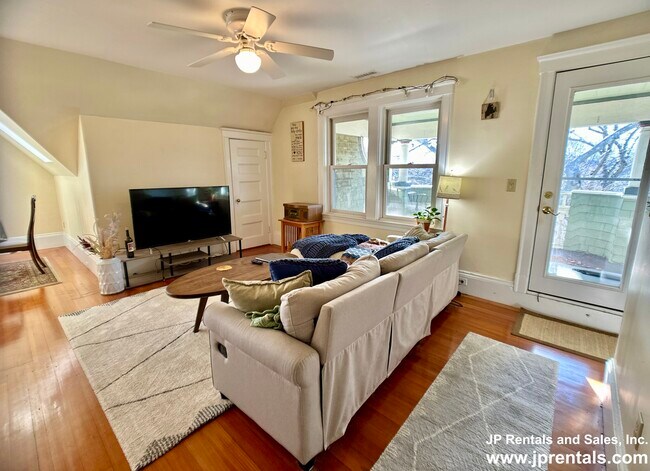 Building Photo - 362 Arborway