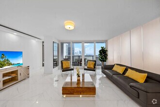 Building Photo - 1717 N Bayshore Dr