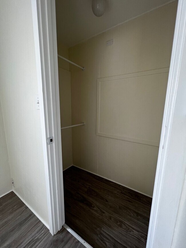 Building Photo - KU.603B