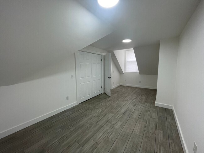 Building Photo - 148 Chilton St
