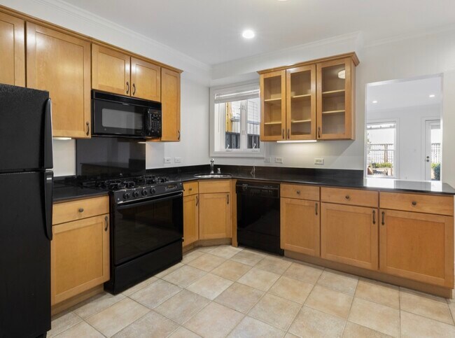 Building Photo - 567 Lombard St