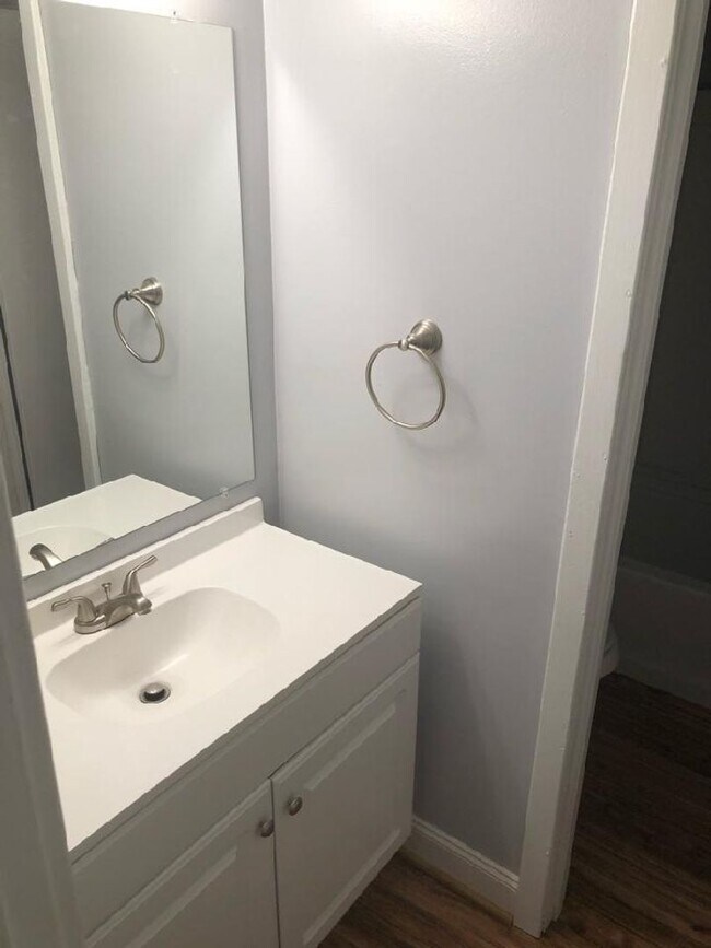 Foto del edificio - 2 bed condo for rent in the city near William and Mary College
