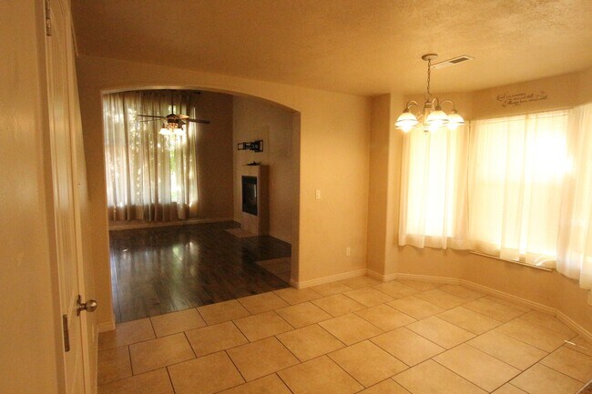 Foto del edificio - KNOLLWOOD TOWNHOME 3 Bed 2.5 Bath!