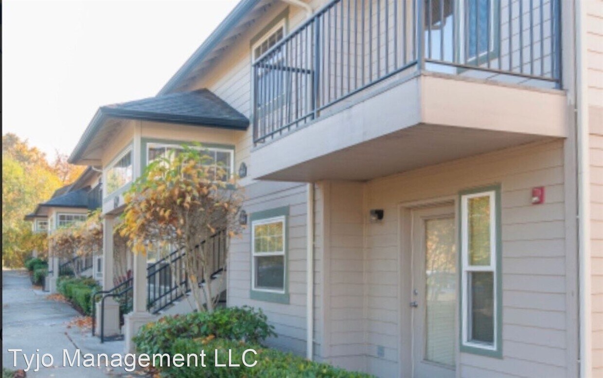Foto principal - 715 11th Ave SE