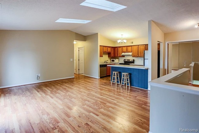 Building Photo - 331 Pinewood Cir