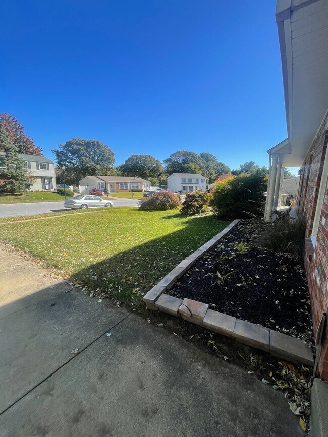 Building Photo - 7964 Covington Ave