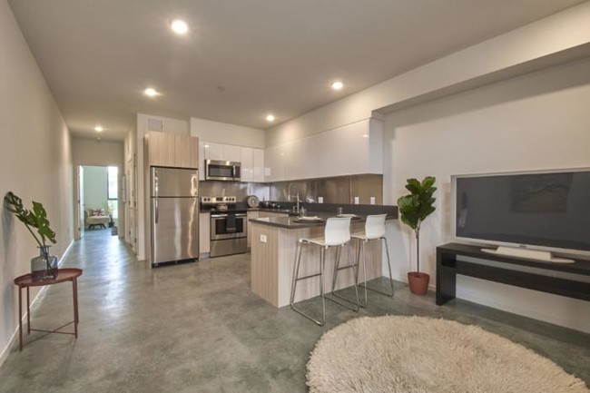 Building Photo - 1 bedroom in Los Angeles CA 90057