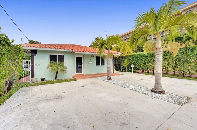 Foto del edificio - 2747 SW 17th St