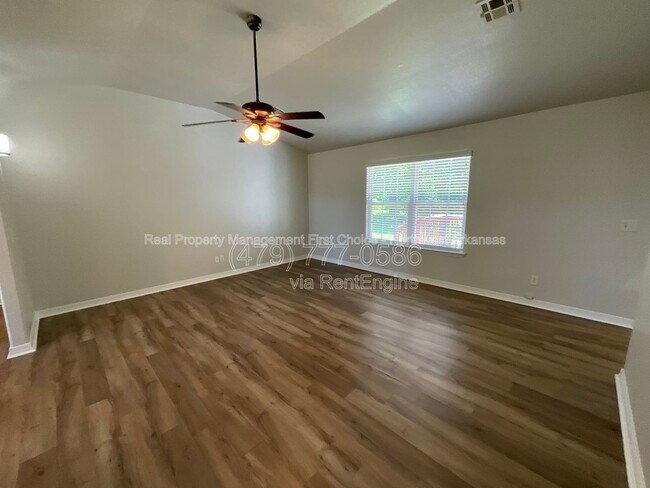 Foto del edificio - 1 Lathrop Ln