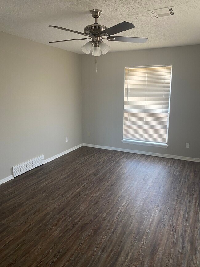 Building Photo - 3128 Greenbrier Terr. Del City, OK 73115