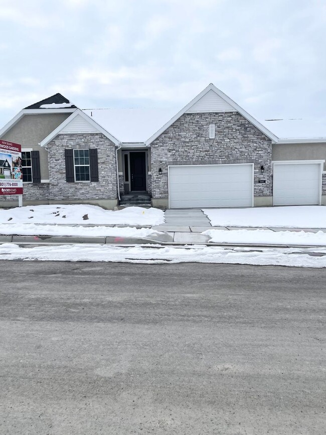 Building Photo - 5667 Parkview Dr