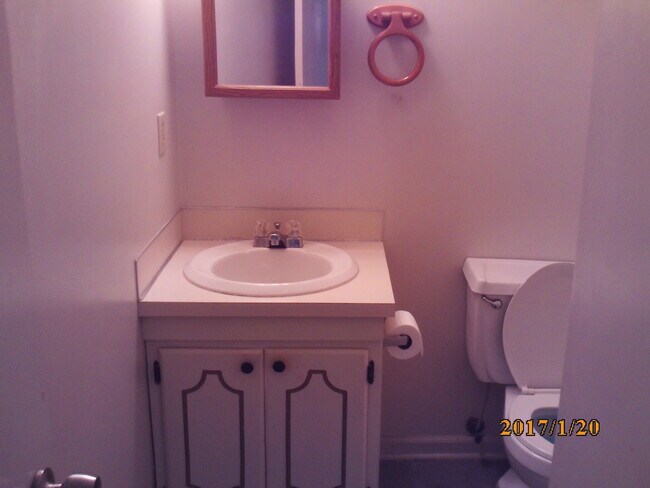 Half bath - 302 Crestview Dr