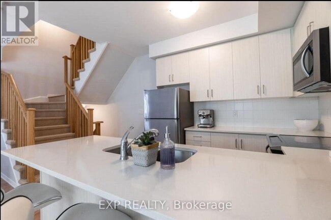 Photo du bâtiment - 22-22 Applewood Ln