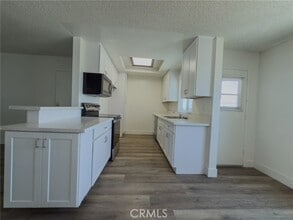 Building Photo - 2513 Ruhland Ave