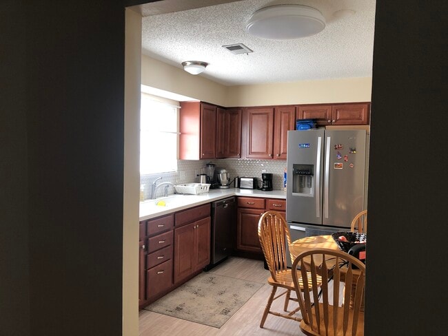 Building Photo - 3701 Candlewyck Club Dr