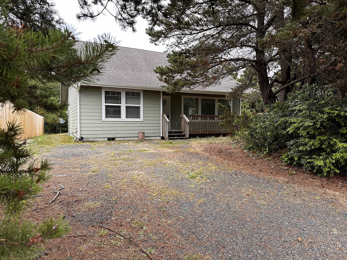 Primary Photo - 308 Marine View Dr SW