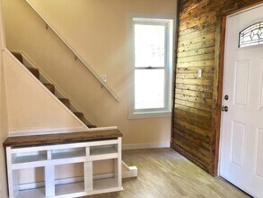 Building Photo - 213 Traymore Ave