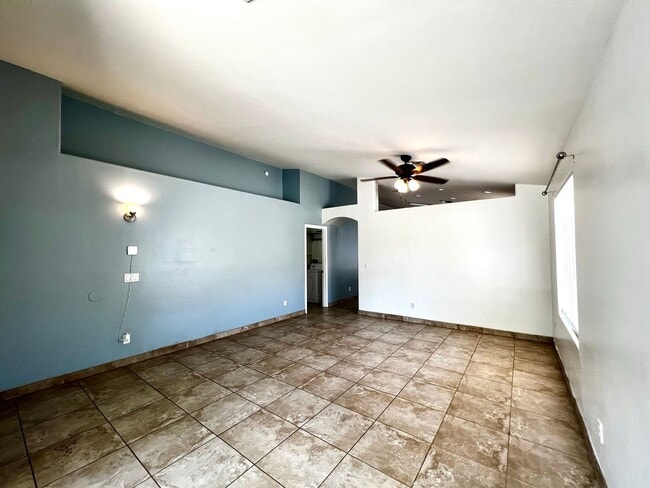 Building Photo - Beautiful 4 Bedroom Home in Rita Ranch