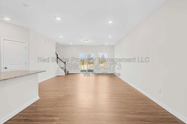 Building Photo - 4053 Lawnview Dr