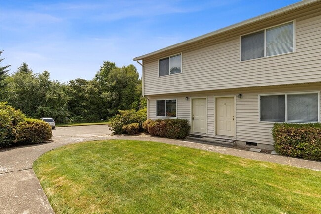 Building Photo - 2 Bedroom Townhouse