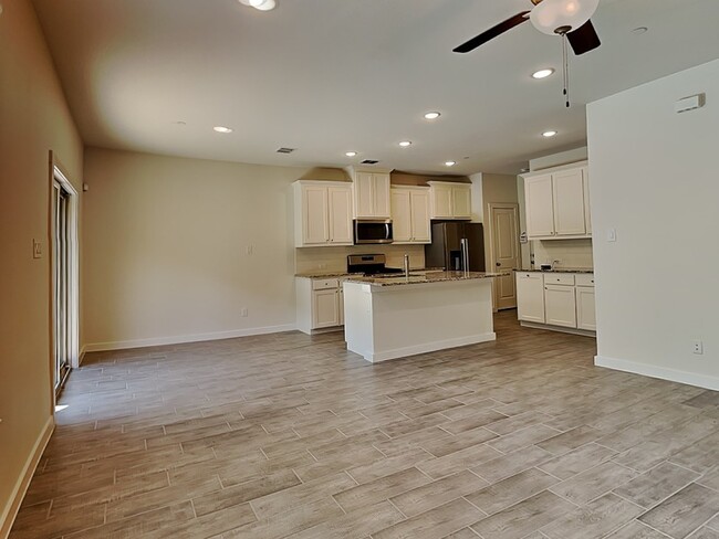 Building Photo - 2716 Majesty Dr